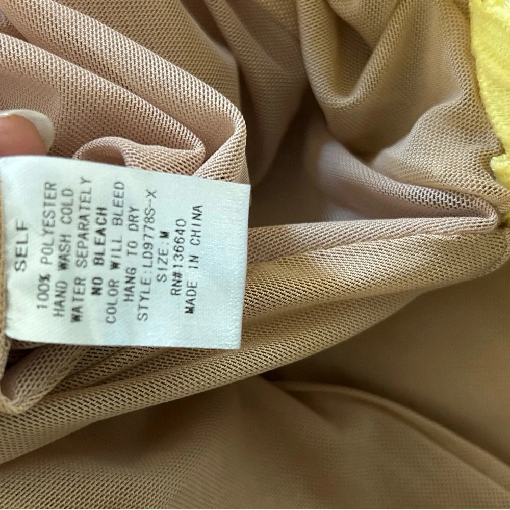L'ATISTE Yellow Floral Lace Mini Dress - Picture 4 of 4